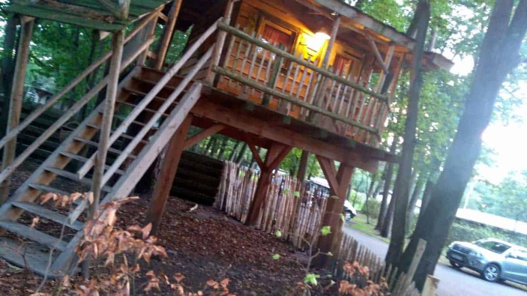 slapen in boomhut