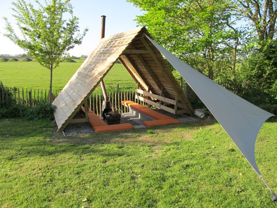 Natuurkampeerterrein It Dreamlân 8 3. Camping vuurplaats kampvuur 907x680