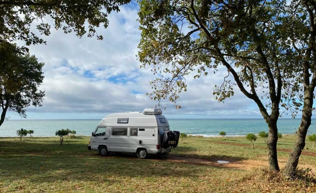 camper wildkamperen stroom