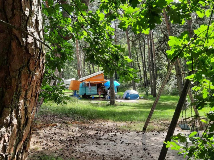 Huttopia De Veluwe 3 harskamperdennen camper 907x680