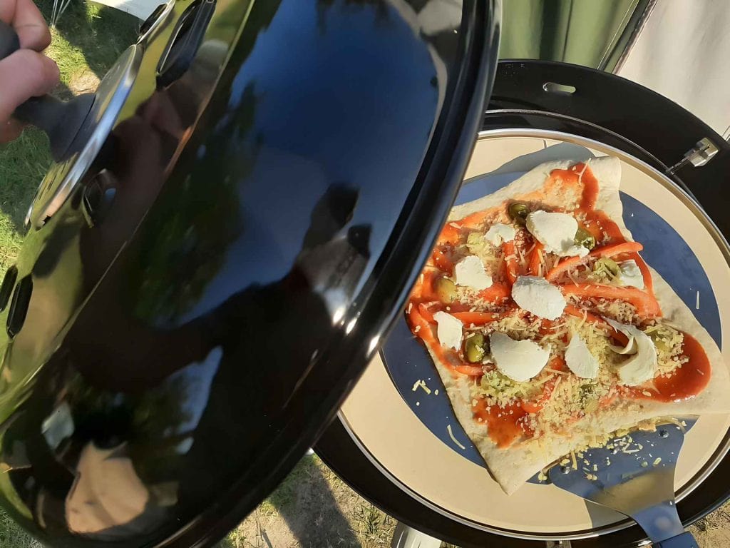 Pizzasteen op de bbq, zo werkt het echt! Test + Tips