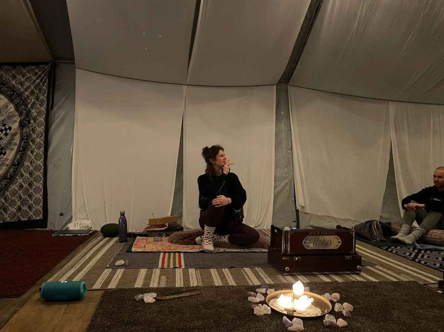 Uitrøsten bij Røstig 7 rostig glamping yoga 907x680