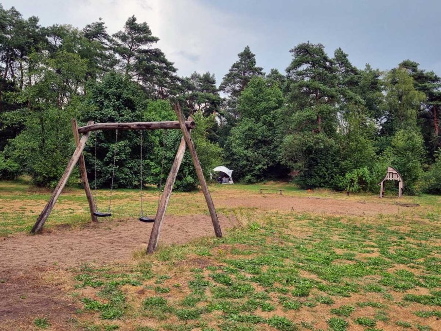 Huttopia De Veluwe 7 huttopia de veluwe speeltoestellen 907x680