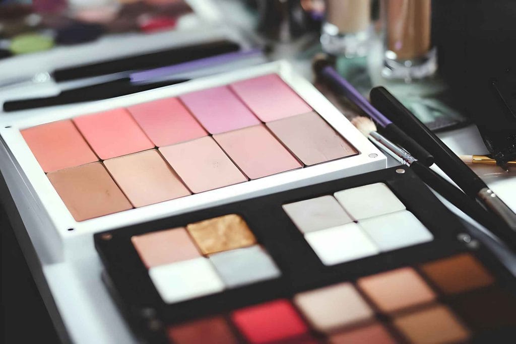 Je make-up meenemen naar de camping: wat is handig?