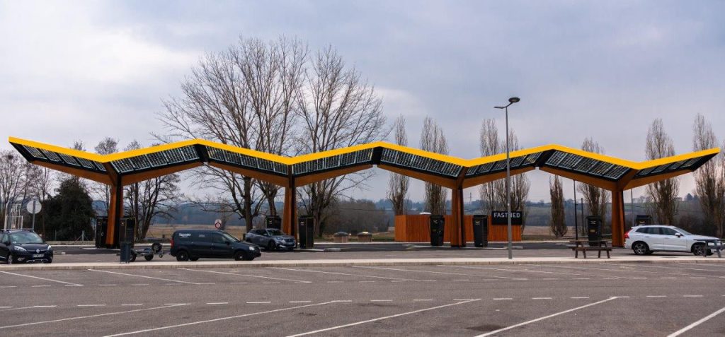 Kamperen met je elektrische Auto? 11 handige tips!