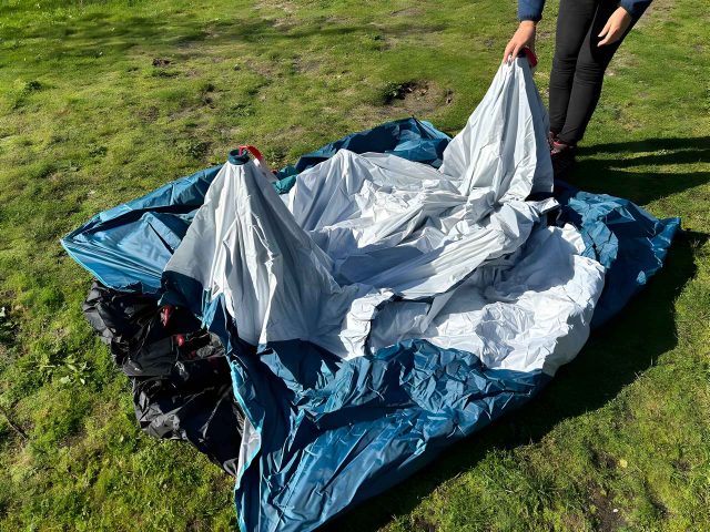 de Queshua 2 seconds Easy van Decathlon staat razendsnel