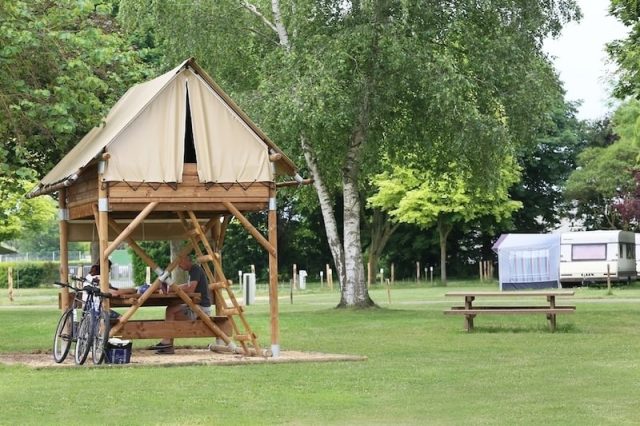 Camping Municipal Les Rives du Douet, rustieke camping Loire