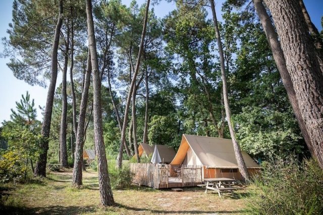 Huttopia Lac de Rille, natuurcamping Loirestreek