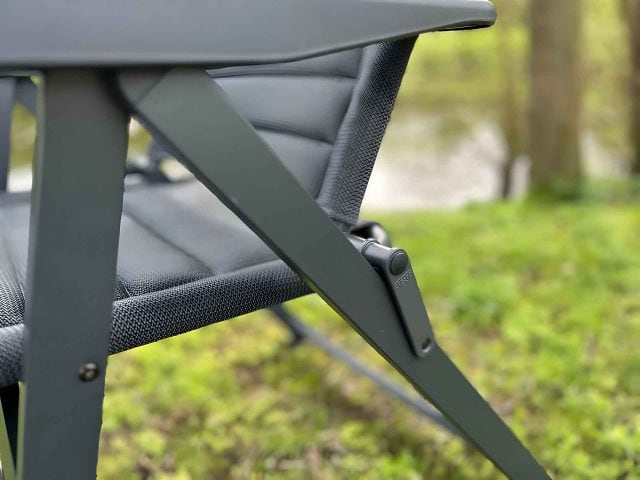 De Crespo Air-Select Compact heeft geen vergrendeling