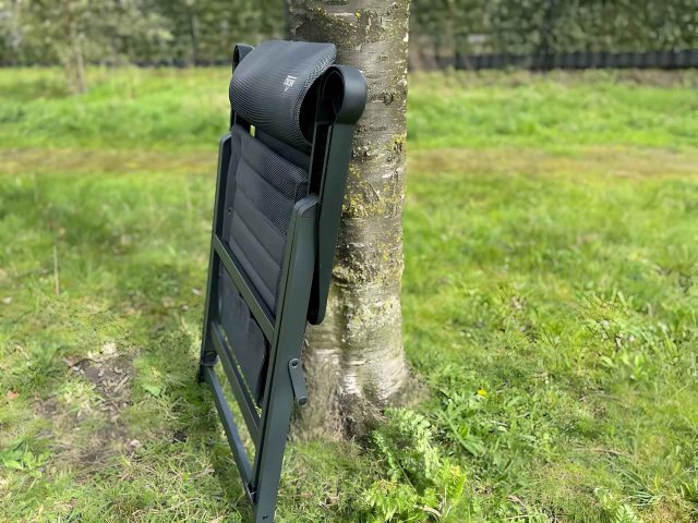 Ingeklapt is de Crespo AP 437 Air Select Compact maar 9 cm dik
