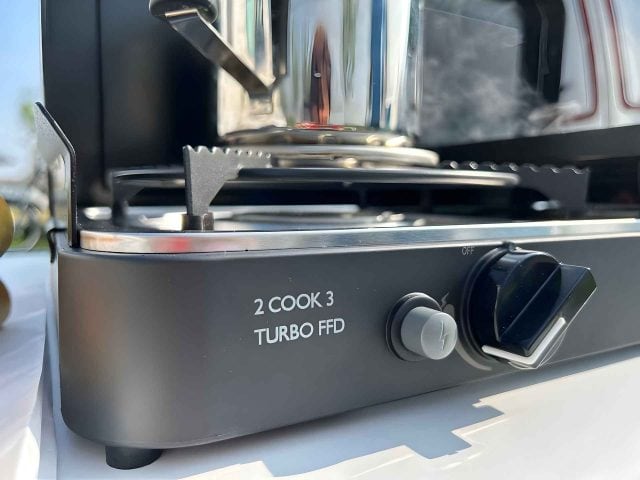 Een automatische ontsteking met een druk op de knop