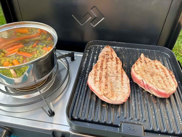 Een hete grillplaat zorgt voor mooie strepen op je vlees