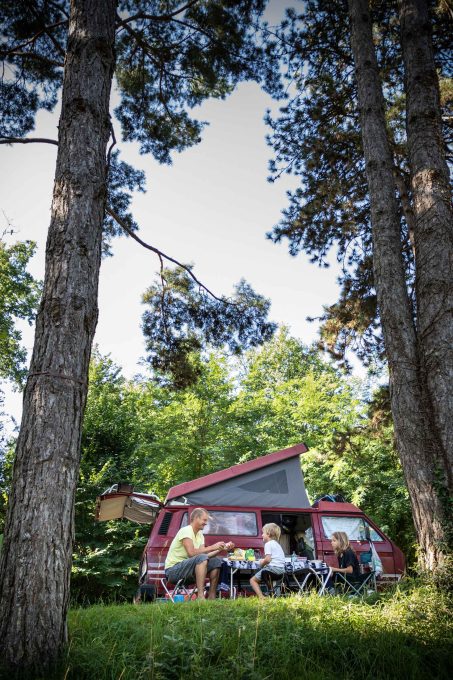 Huttopia Sarlat 5 huttopia sarlat 3 453x680