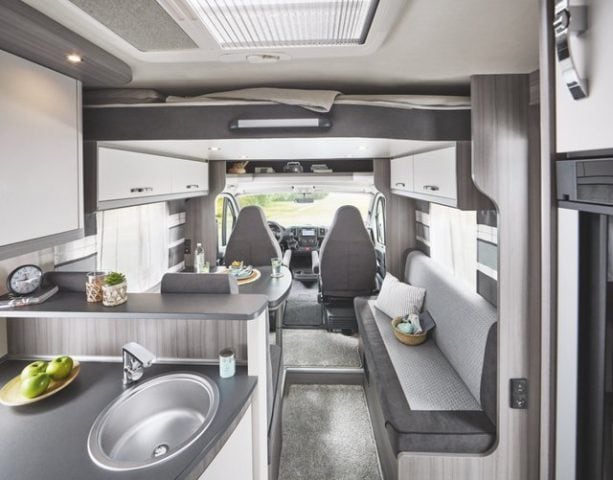 alkoofcamper ijsland binnen