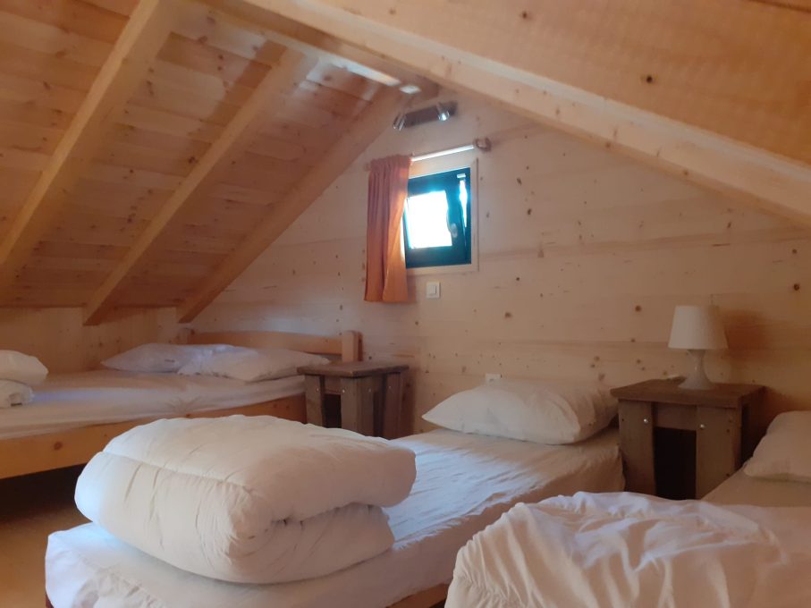 Natuurcamping Les Trexons 8 kampeerhuisje boven 907x680