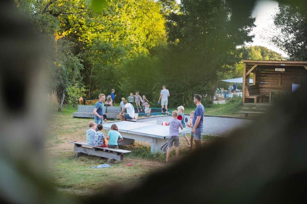 Pingpongtafel Camping le Peyral kopie 1019x680