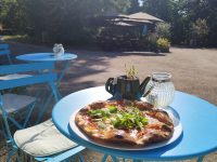 Camping Le Clos Bouyssac 25 Pizza terras 2023 2023 200x150