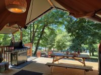 Camping Le Clos Bouyssac 32 Safaritent 1 4 persoons Le Clos Bouyssac Uitzicht MINI 200x150