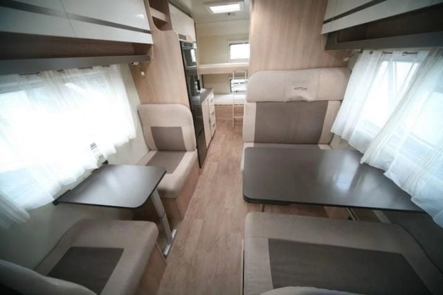 6-persoons camper huren, gloednieuwe alkoof