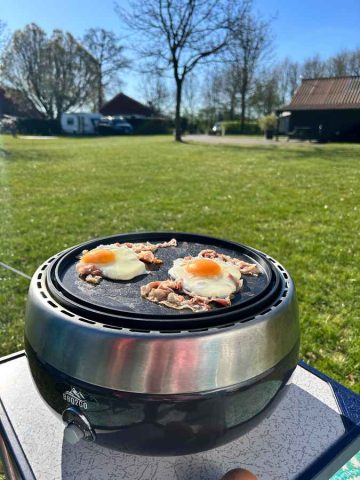 Ook een eitje bakken gaat prima op de BBQ2GO