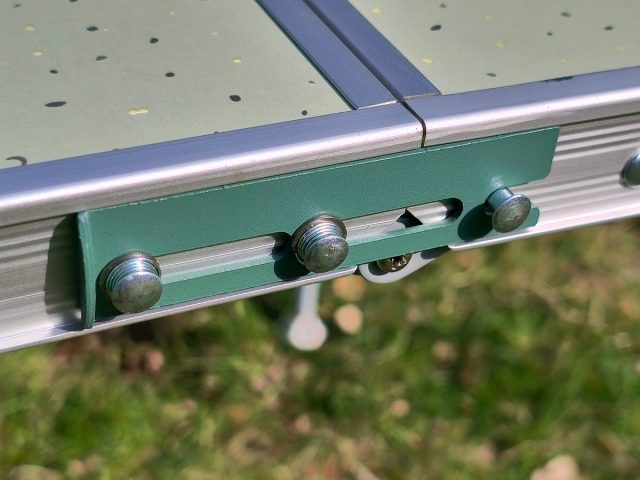 Quechua campingtafel 4 personen budget stabiliteit
