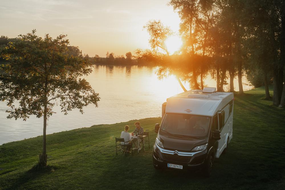 Camping Au an der Donau 4 WohnmobilPaarFlussufer OberoesterreichTourismusCMVisuals