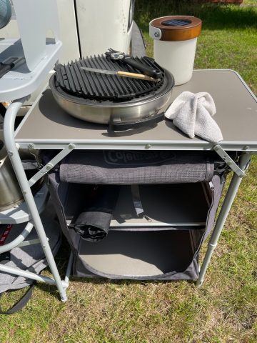 Colemand Cooking Stand Camping kookkast ervaring