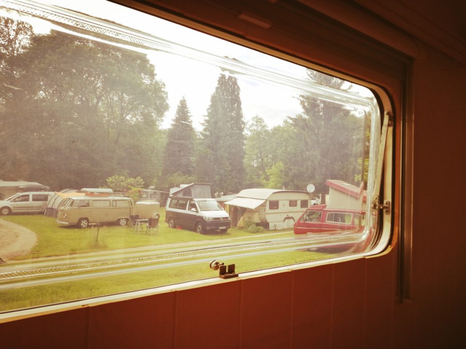Camping Obersasbach Gräßelmühle 17 Oldi Blick aus dem Wohnwagen 907x680