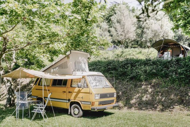 campings 2 Yellow camper 640x427