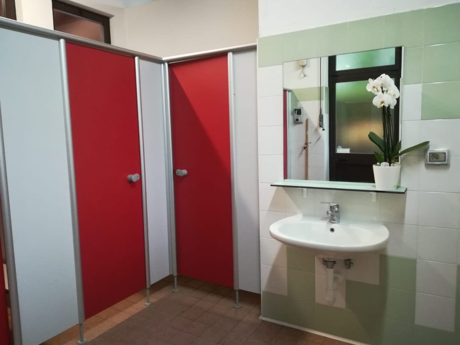 ladies showers 907x680