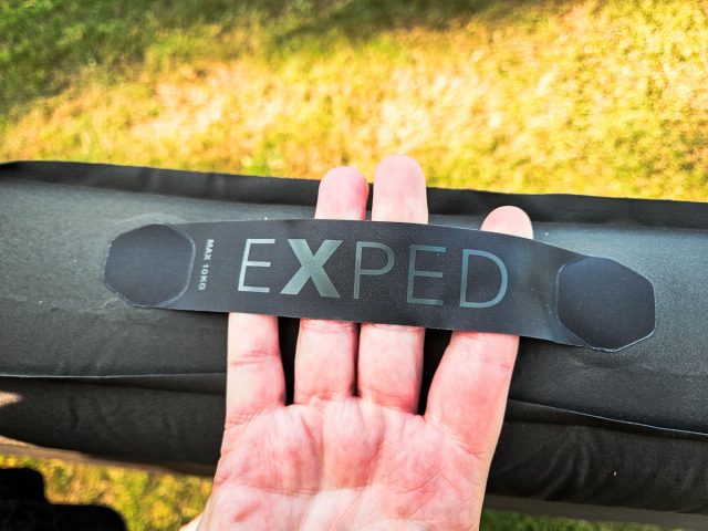 Handgreep aan de Exped MegaMat Ultra 10