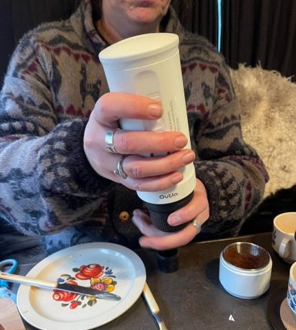 OutIn Nano, écht verse koffie onderweg | Uitgebreid getest! 9 outin koffiezetapparaat onderweg review