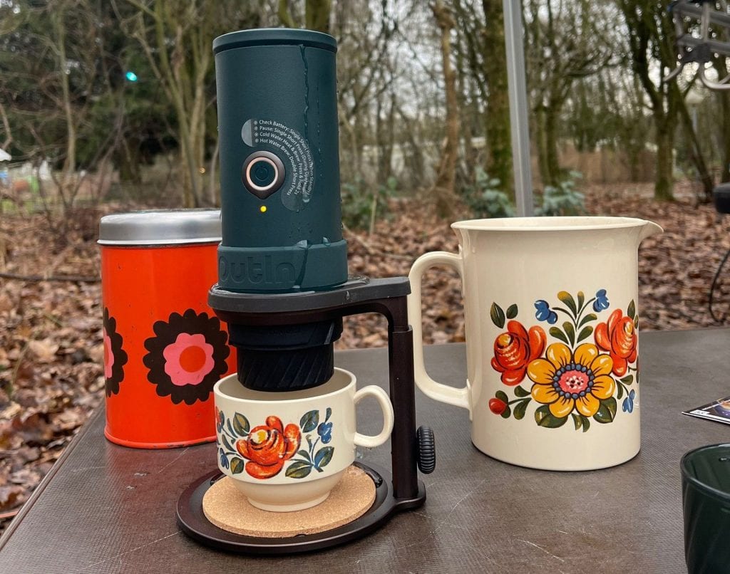OutIn Mino, betere accu sneller koffie onderweg | Uitgebreid getest!