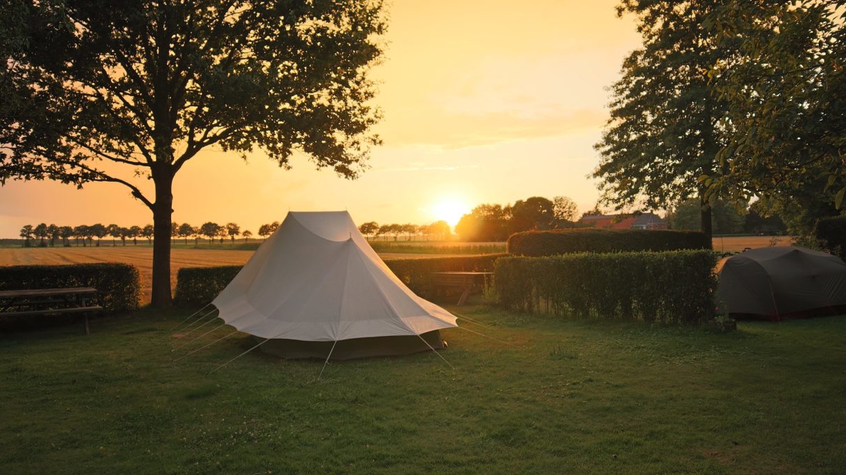 Camping Buitenwedde avond 1212x680