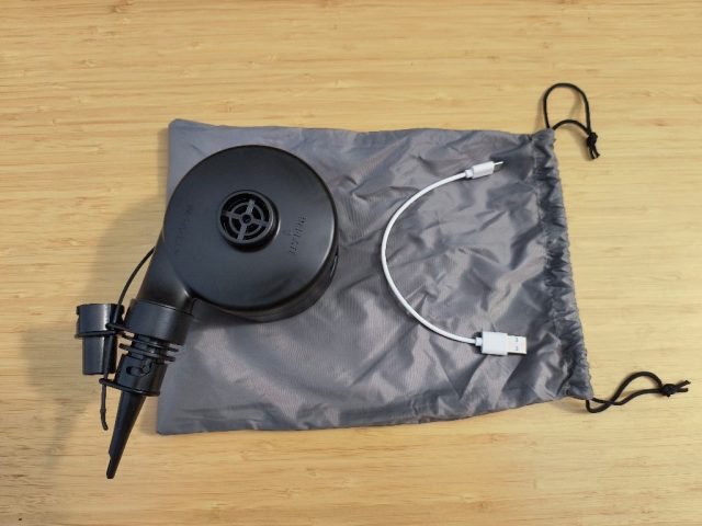 Review: Quechua elektrische pomp handig voor grote luchtbedden 4 Decathlon elektrische luchtbed pomp