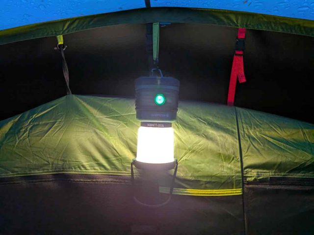 Licht aan in tent 1
