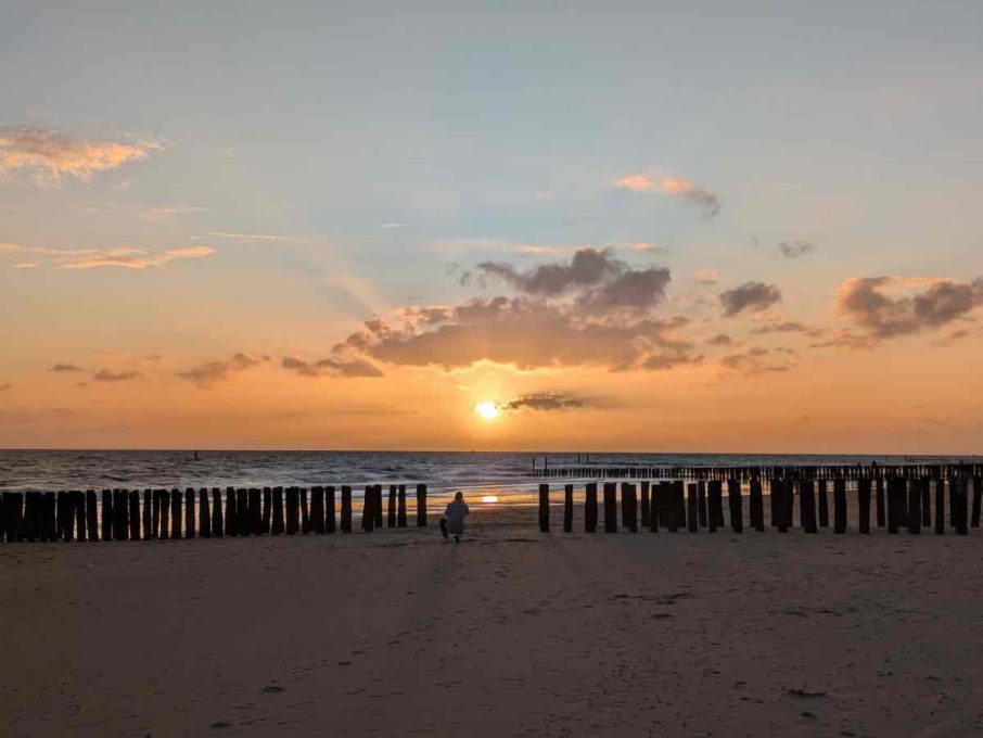Luxe minicamping Werendijke Zoutelande 14 Zonsondergang 1 906x680