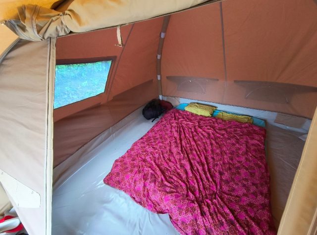 Karsten 280 oppomp tent binnen