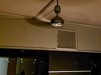 Hangende ventilator voor voortent of luifel